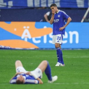 主场输球被嘘！沙尔克总监：我们犯了太多错，不然也不会排名倒数